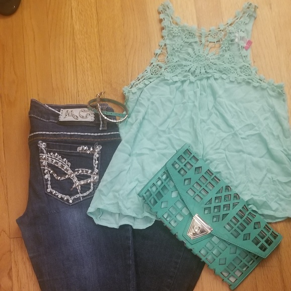 Turquoise outfit with bracelet & purse - Picture 1 of 6